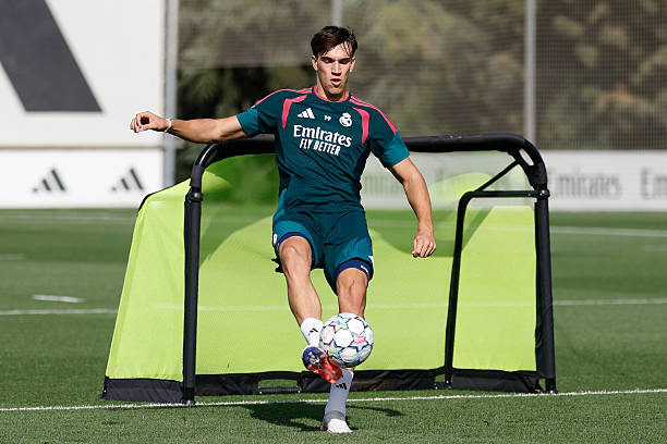 CARLOS ESPI KNAPMAN REAL MADRID